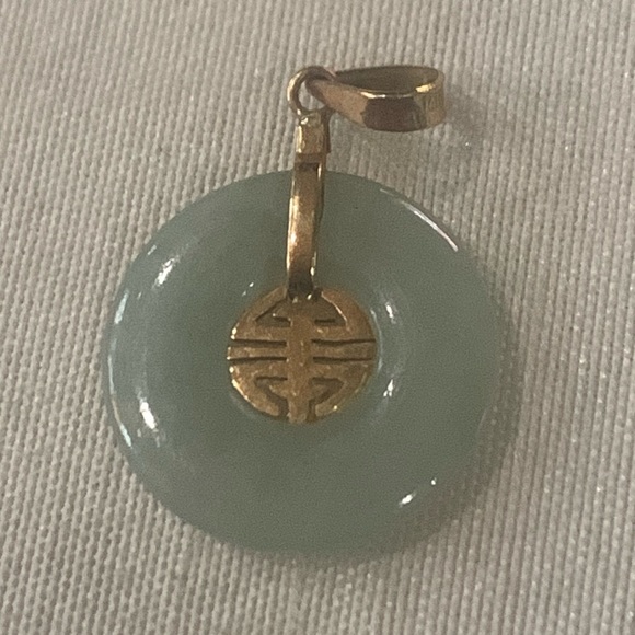 ❤️FINAL❤️Beautiful authentic green jade and 14k gold charm - Picture 1 of 6